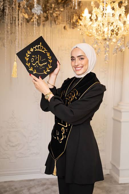 وشاح وطاقية مطرز